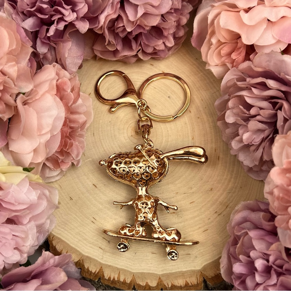 Crystal Snoopy Riding Skateboard Keychain Charm - Picture 12 of 14
